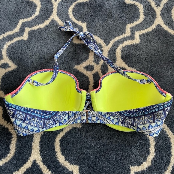 Victoria’s Secret Swimsuit Top - Picture 2 of 3